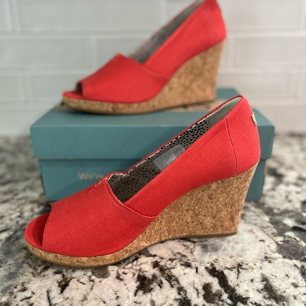 New, TOMS wedges in color paprika. Size 7.5